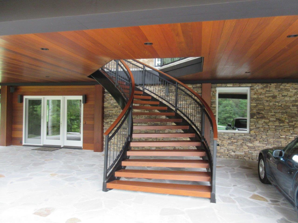 Ipe decking and stairs in Tennessee