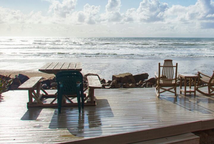 Comparative Study of Brazilian Hardwood Deck vs Composite Decking Under Extreme Weather Conditions
